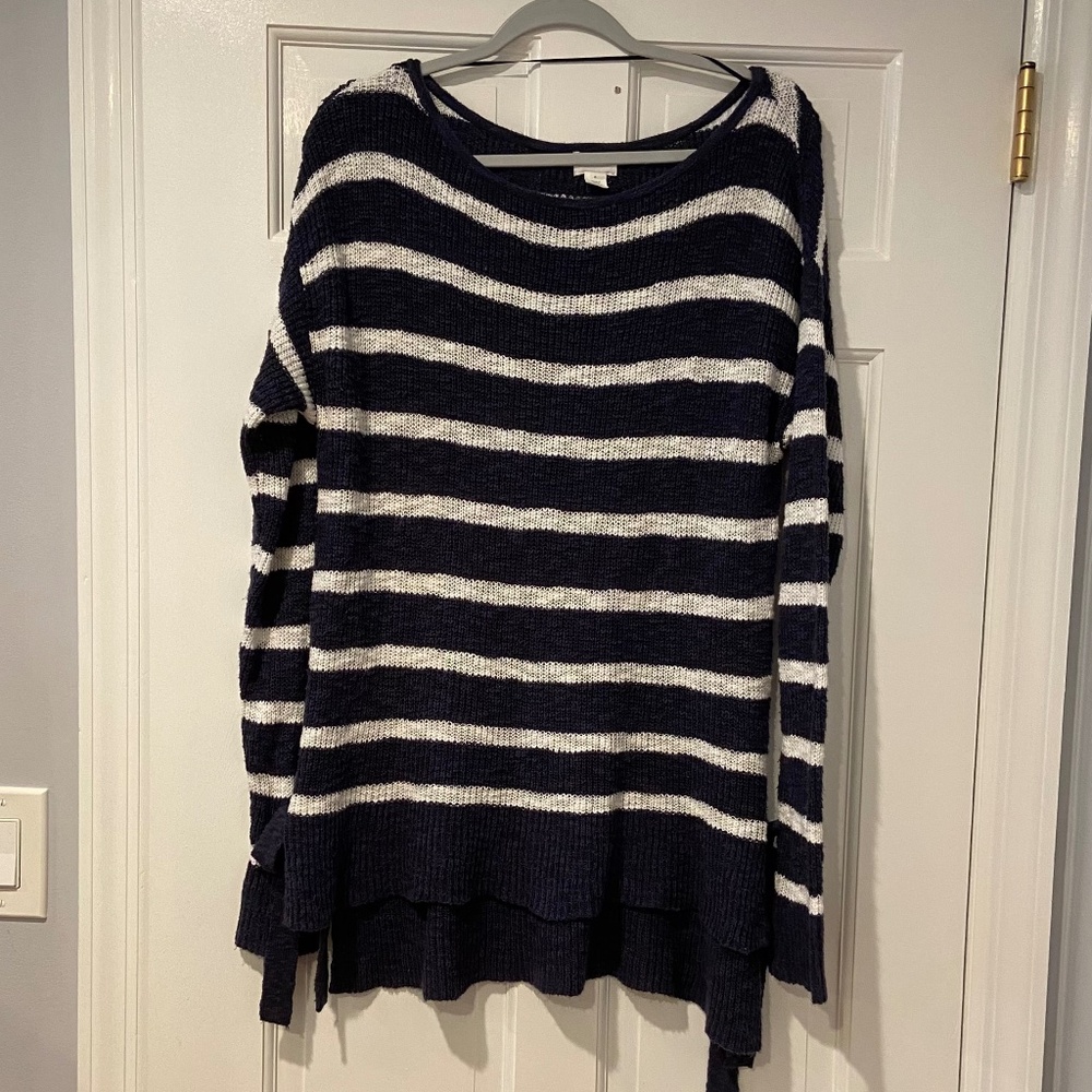 Caslon Women’s Blue & White Striped Lightweight Tunic Sweater – Medium